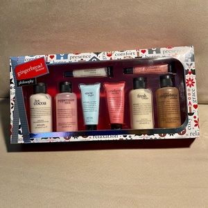 Philosophy The gingerbread house set.